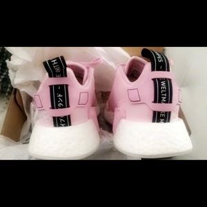 Adidas NMD R2 in baby pink